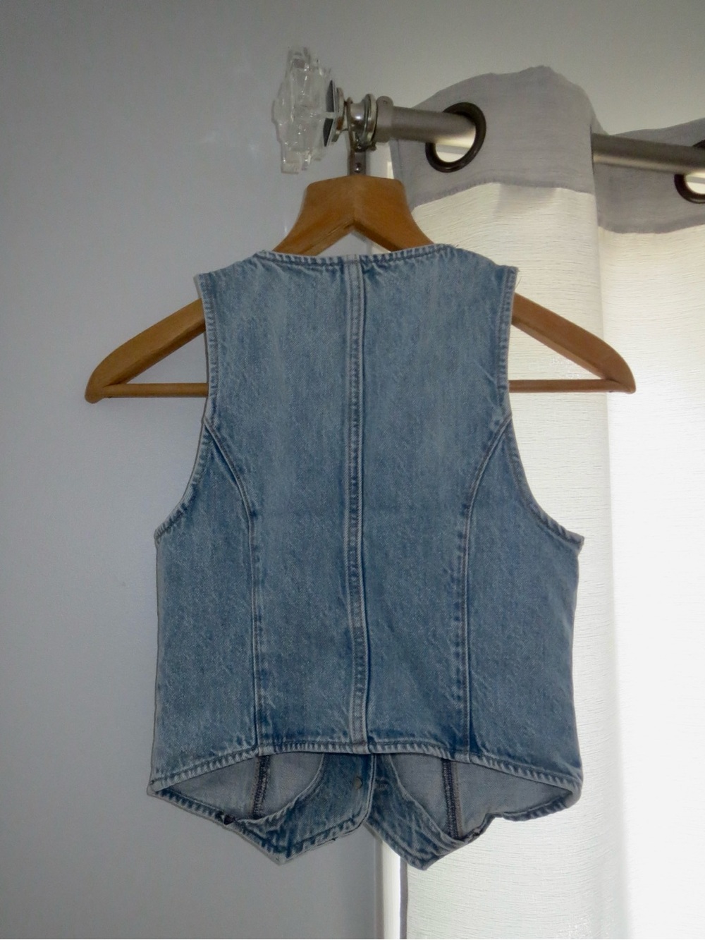 Aritzia Denim Forum The ‘90s Mia Denim Vest - 7 Yrs Bleu Taboo (High Demand!!) - Picture 2 of 8